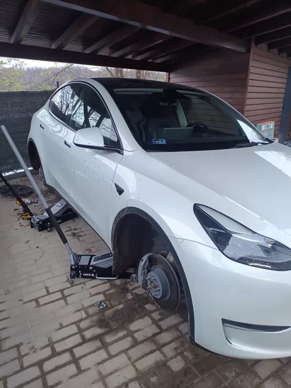 Tesla gumicsere Budapest XVI. kerúlet